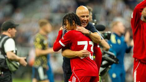 Liverpool ringt Newcastle in einem dramatischen Spiel in der Nachspielzeit nieder. Trainer Arne Slot spricht von Glück und lobt den 16-jährigen Siegtorschützen Rio Ngumoha - für ihn ganz besonderen Moment.