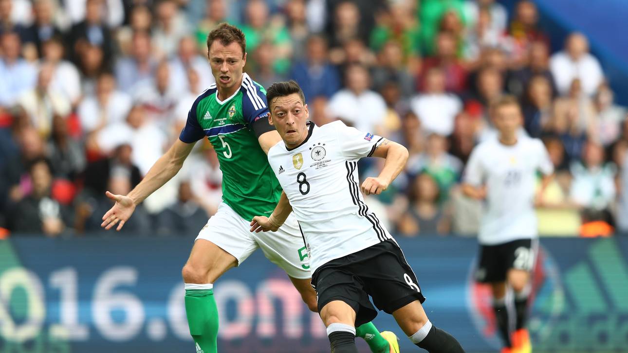 „Geht besser“: Gündogan zieht Özil auf