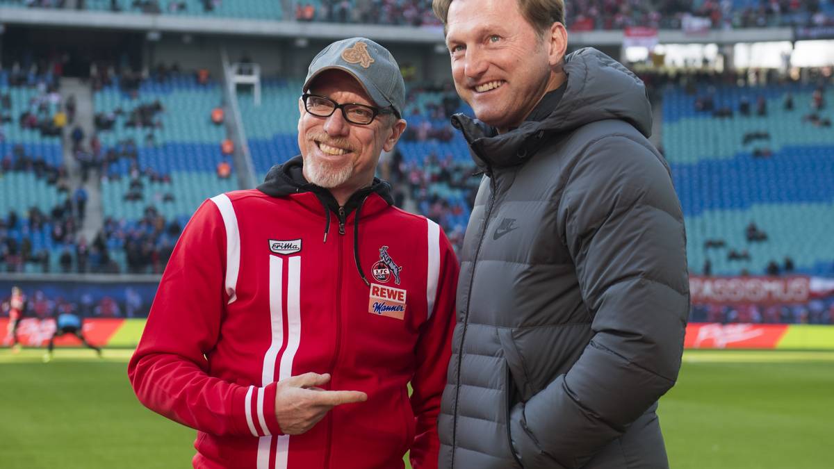 Vor dem österreichischen Trainerduell lacht Peter Stöger vom 1. FC Köln noch. Im Spiel läuft es dann aber deutlich besser für Ralph Hasenhüttl und seine Leipziger