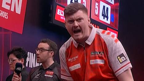 Die deutschen Spieler erleben bei der European Darts Trophy einen unglücklichen Tag - bis auf Niko Springer, der sensationell gegen Stephen Bunting gewinnt. Doch der Achtelfinaleinzug Springers hat einen faden Beigeschmack.