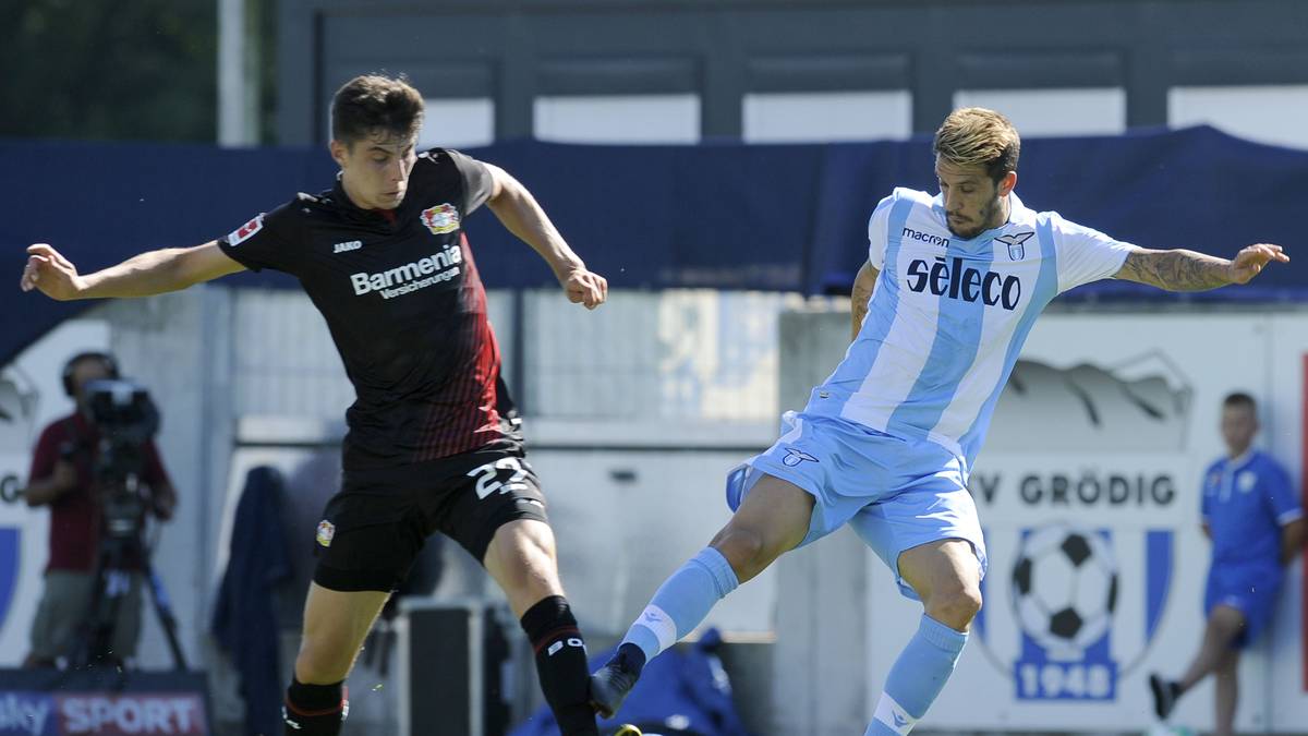 PLATZ 13 - BAYER 04 LEVERKUSEN: 79,90 (Jako). Für Bayer 04 Leverkusens Trikot müssen die Anhänger knapp fünf Euro mehr hinblättern