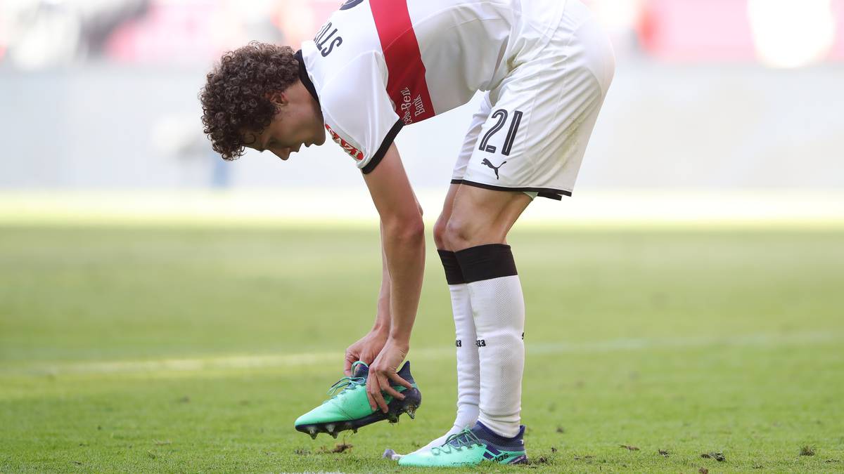 Dann soll Pavards Ausstiegsklausel über etwa 35 Millionen Euro greifen. Dass der Franzose noch in der laufenden Transferperiode wechselt, ist unwahrscheinlich. Reschke will ihn halten, unter 50 Millionen Euro gehe er "definitiv nicht"