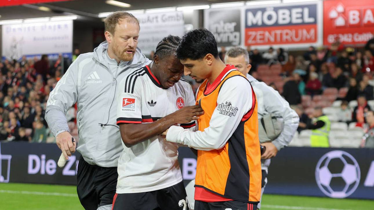 Topstürmer verletzt! Schwerer Schlag für Klose