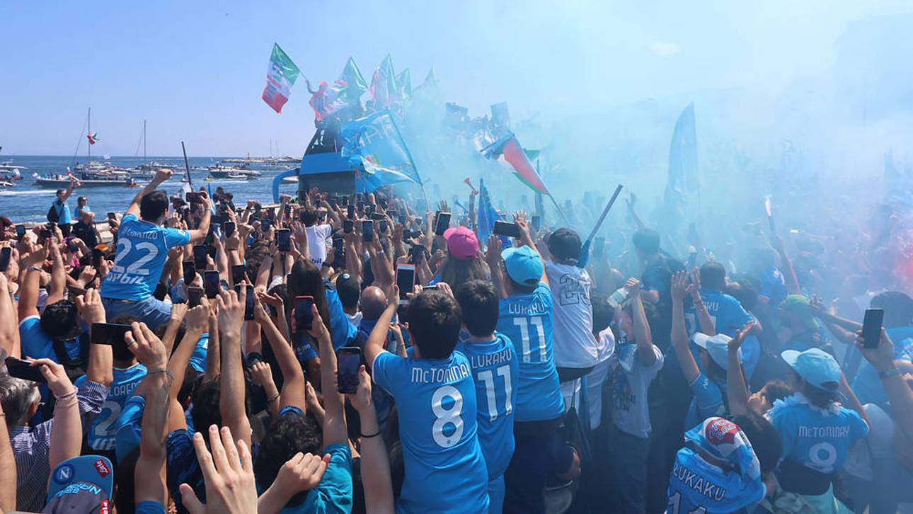 Die Napoli-Fans feiern den neuen italienischen Meister
