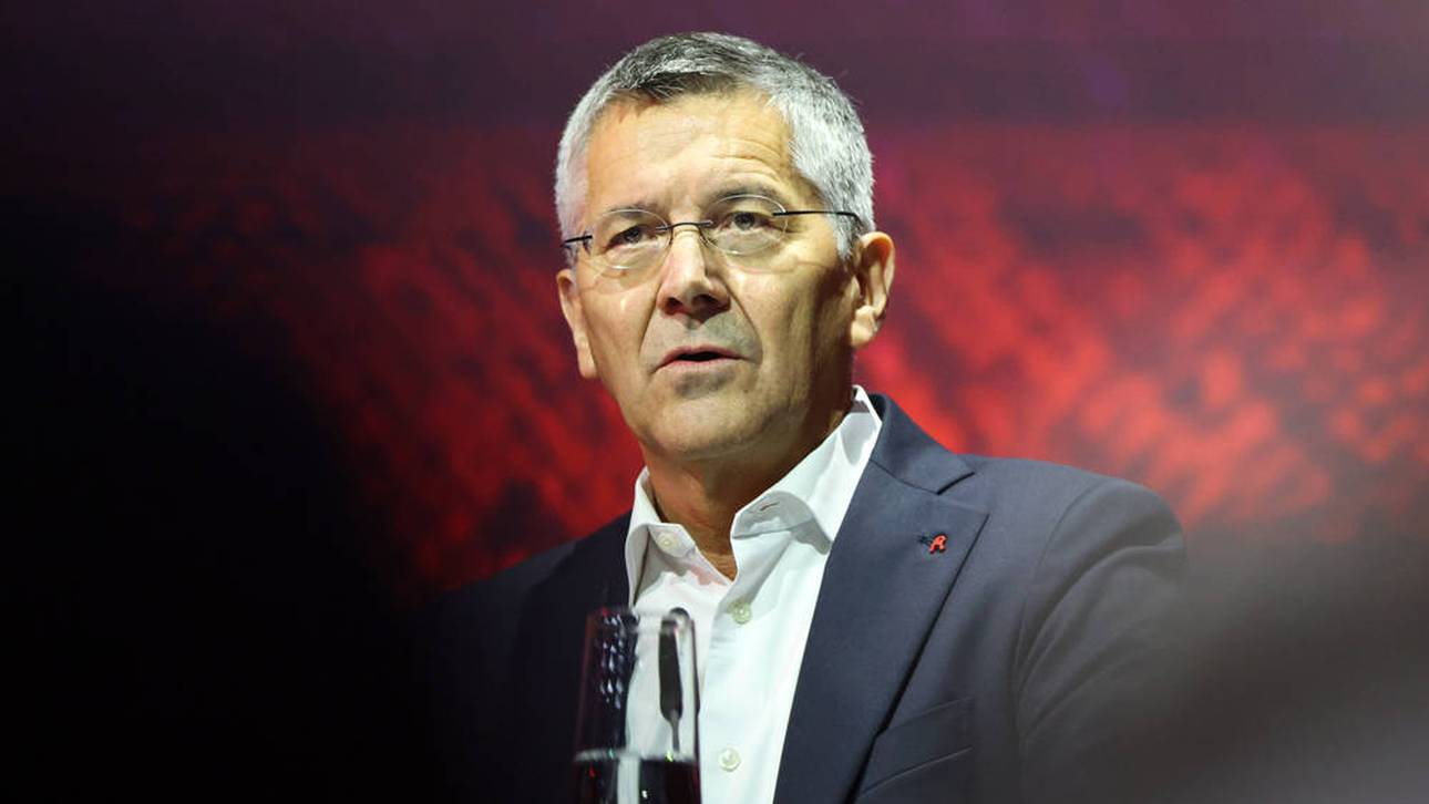 Herbert Hainer bei der Jahreshauptversammlung des FC Bayern