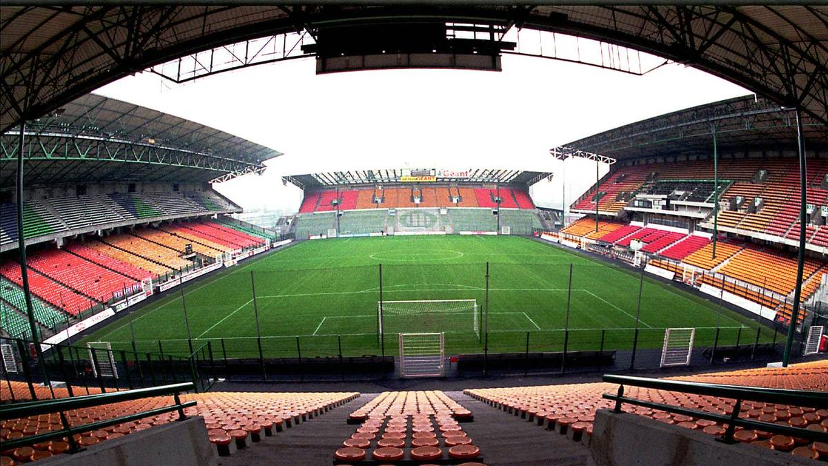 Stade Geoffroy-Guchard in Saint-Etienne: Das Stadion von Frankreichs Rekordmeister AS Saint-Etienne war auch bei der EM 1982 und der WM 1998 eine Spielstätte. Bei der EM 2016 werden hier drei Vorrundenpartien und ein Achtelfinale ausgetragen.
Kapazität: 42.000
Eröffnung: 13. September 1931
Mannschaften: AS Saint-Etienne
Kosten: 200 Mio Euro (Umbau 2011 – 2014)
