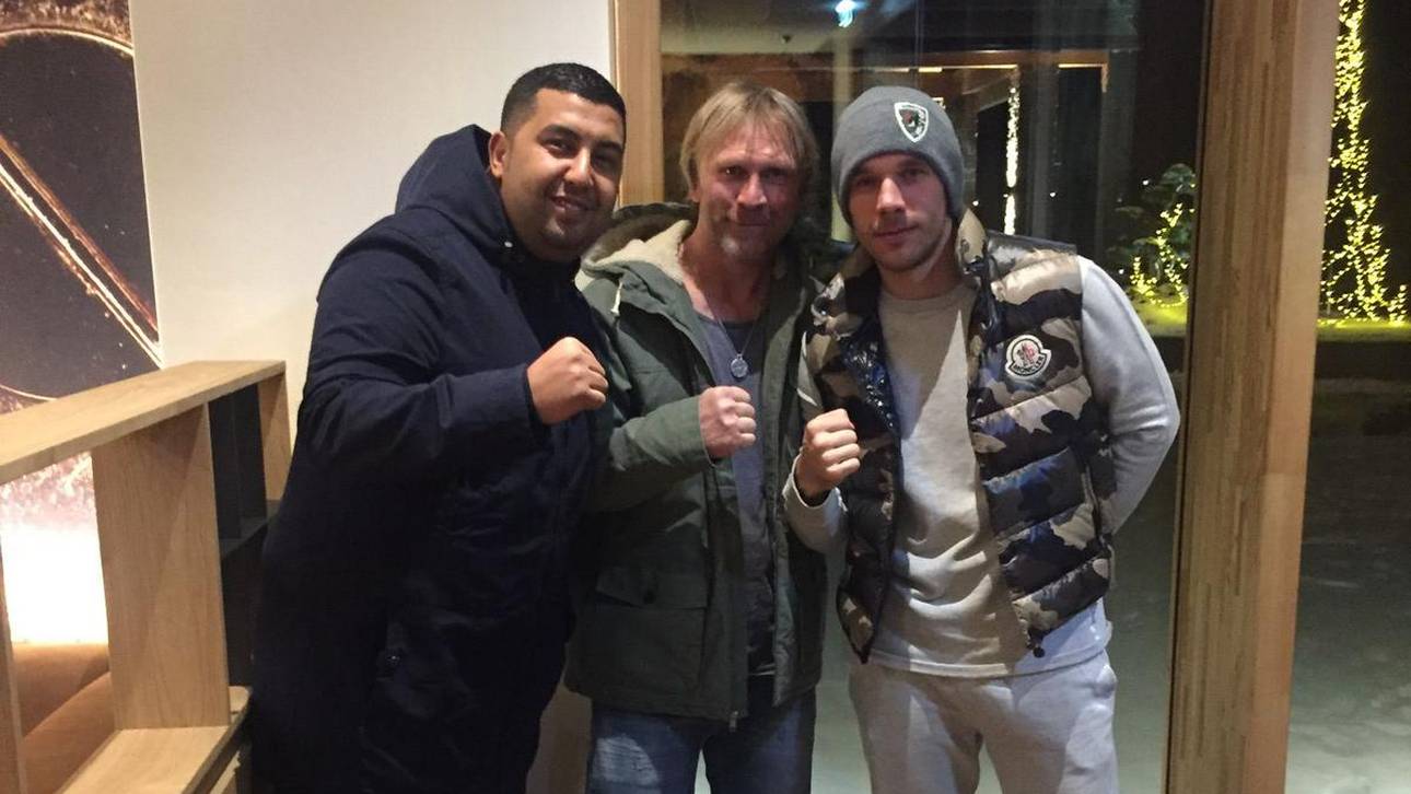 Ansgar Brinkmann (M.) mit Lukas Podolski (r.)