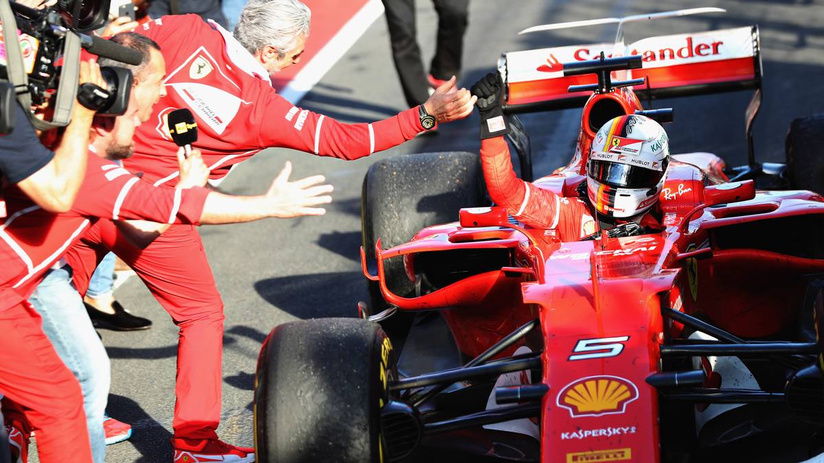 Seit 2015 sitzt er im Ferrari-Cockpit, einen weiteren WM-Titel konnte er seiner Sammlung noch nicht hinzufügen. In den letzten Jahren machen er und die Scuderia zu viele Fehler und vermasseln sich den WM-Titel selbst. Sein fahrerisches Können ist dennoch unbestritten
