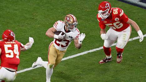 San Francisco 49ers running back Christian McCaffrey rushes for a gain in the first quarter against the Kansas City Chiefs in Super Bowl LVIII at Allegiant Stadium in Las Vegas, Nevada on Sunday, February 11, 2024. PUBLICATIONxINxGERxSUIxAUTxHUNxONLY SBP20240211522 JONxSOOHOO