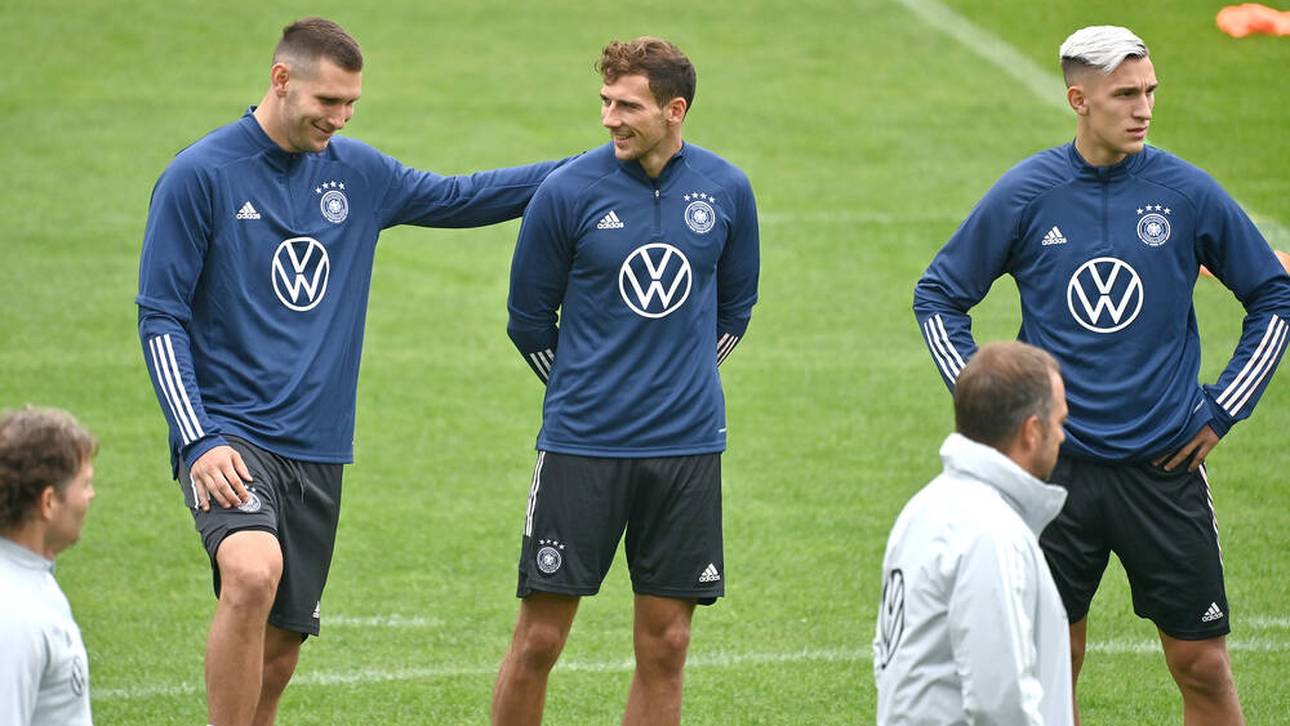 Niklas Süle (l.) und Leon Goretzka (m.) warten beide schon seit einem Jahr auf eine Nominierung für die Nationalmannschaft