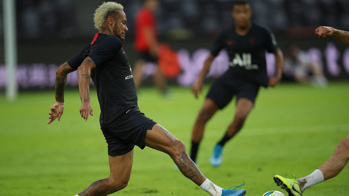 Allerdings ist auch weiterhin ein Verbleib in Paris nicht völlig ausgeschlossen. "Sollte er uns wirklich verlassen, werden wir auf jeden Fall Ersatz verpflichten. Das ist klar. Bleibt er, haben wir einen Spieler, der Partien entscheiden kann", sagte PSG-Coach Thomas Tuchel am Sonntag