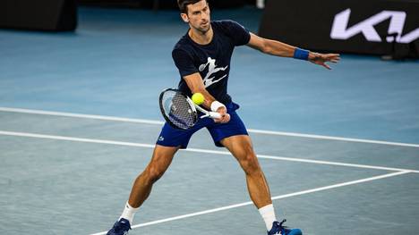 Novak Djokovic spricht in einem Interview über das Drama in Australien. Der Serbe wehrt sich weiter vehement gegen eine Impfung und würde auf Titel verzichten.