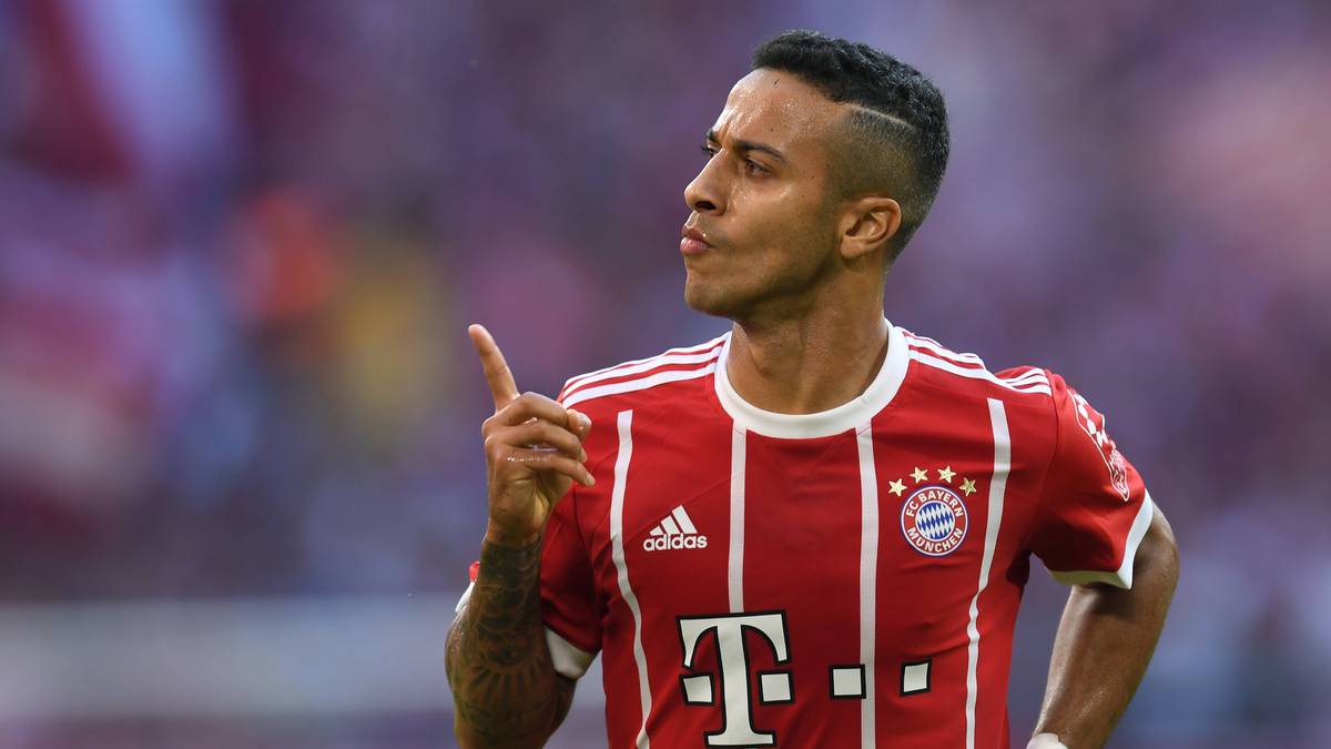 PLATZ 14 - THIAGO ALCANTARA (FC Bayern/Spanien): Stünde sicherlich weiter vorne, wenn er nicht so oft verletzt wäre. In Topform kaum vom Ball zu trennen. Seine genialen Ideen münden oft in Tore. An seiner eigenen Torausbeute (3 Treffer in dieser Saison) muss Thiago aber noch arbeiten