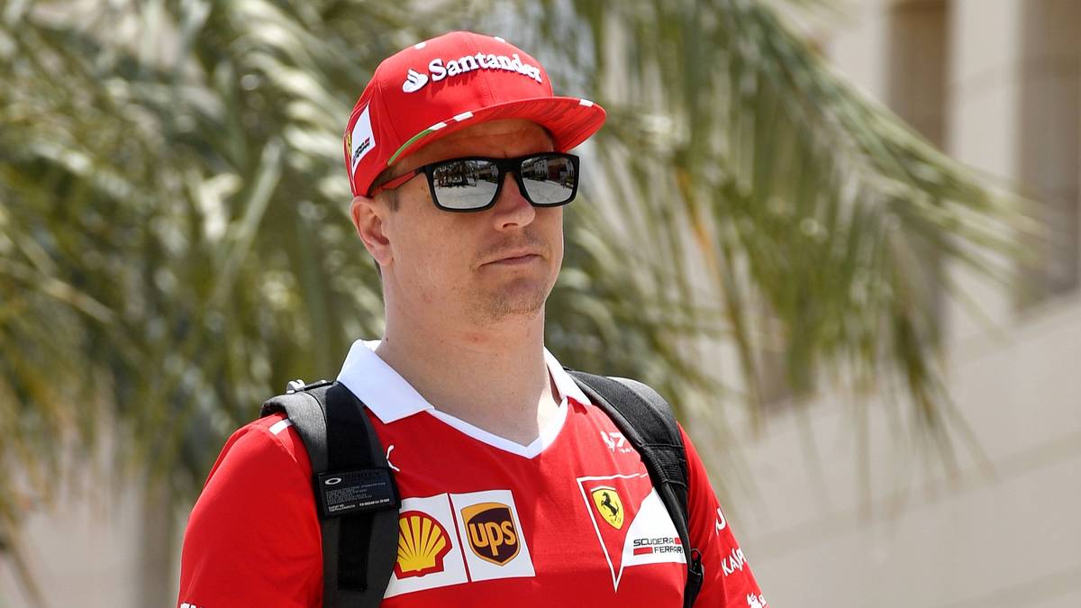 Eine interessante Diskussion entsteht eines Tages rund um ein neues Tattoo, das er sich stechen hatte lassen. "Kimi, du hast ein heißes Tattoo auf dem Arm - was ist das?". Antwort: "Es ist ein Tattoo." Frage: "Und was bedeutet es?" Antwort: "Nichts, gar nichts." Frage: "Ist es permanent?" Antwort: "Das weiß ich nicht"