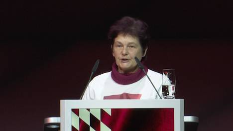 Der Abschied von Thomas Müller hat in München für laute Töne gesorgt. Jetzt zählt ein Fan auf der Jahreshauptversammlung deshalb die Bayern-Bosse an. 