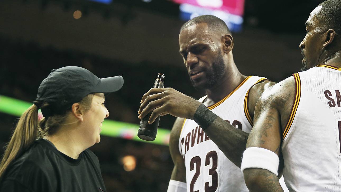 In Bierlaune: James siegt mit Cavs