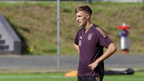 Fußball-Nationalspieler Nico Schlotterbeck sieht die Profis nicht in der Pflicht, gegen die WM in Katar aufzubegehren.