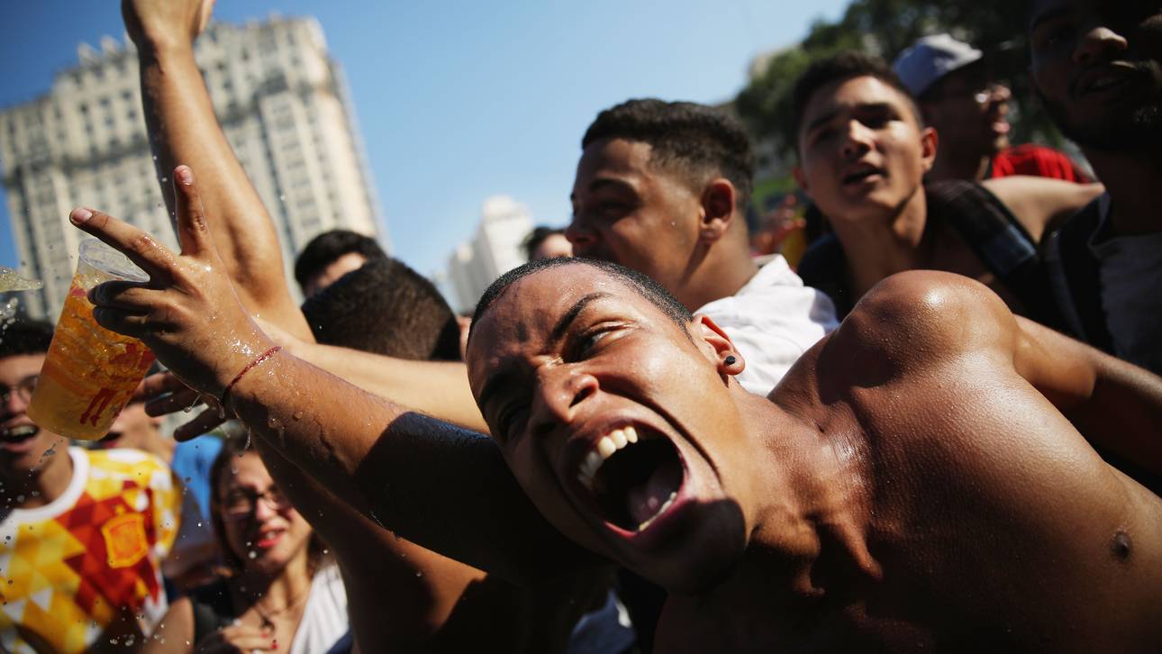 Brasilianer bietet Ticket für Job