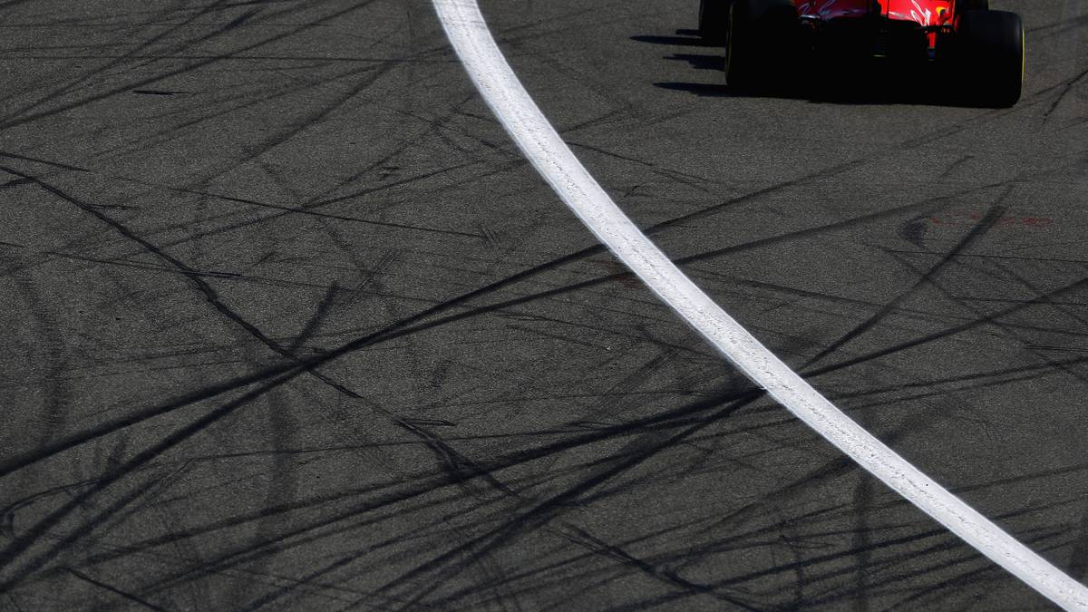 Bei den Kurven mit niedrigen Geschwindigkeiten könnte die Scuderia sogar leichte Vorteile haben. Insgesamt dürfte zwischen Mercedes und Ferrari auf dem Hockenheimring nicht viel liegen – was das Duell Vettel gegen Hamilton noch mehr anheizt. Unentschieden – ZWISCHENSTAND: 6:5