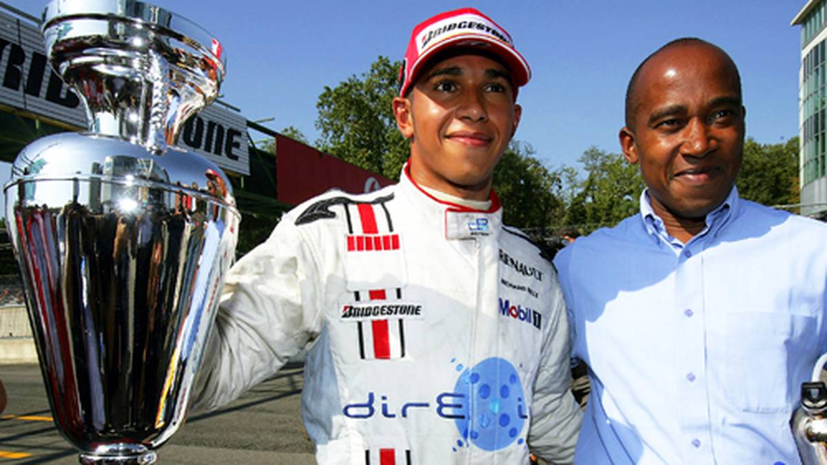 2006: Hamilton steigt ein Jahr nach Rosberg in die GP2-Serie ein und übernimmt dabei das Cockpit des Deutschen, der 2006 in die Formel 1 wechselt. Hamilton stellt seine Klasse unter Beweis und holt auf Anhieb den WM-Titel in der Nachwuchsserie der Formel 1