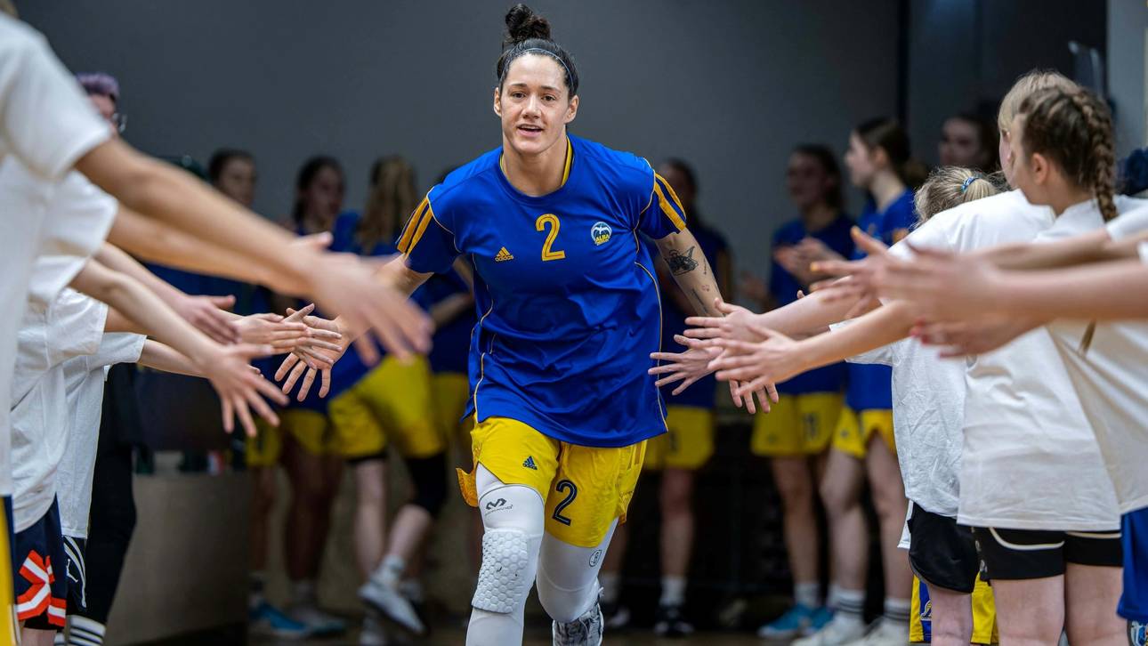 Alba verlängert mit neun Spielerinnen