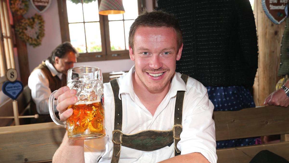 Rennrodel-Olympiasieger Felix Loch gönnt sich eine Mass