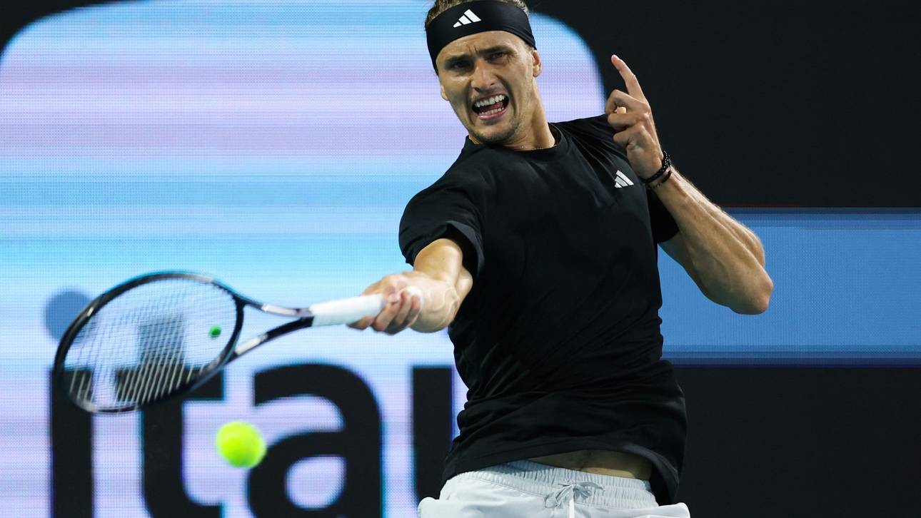 Zverev mühelos weiter – Alcaraz lauert