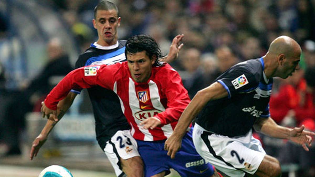2007: SERGIO AGÜERO (Atletico Madrid) - Sergio Agüero, heute Pep Guardiolas Goalgetter bei Manchester City, stellte schon zu seiner Zeit in Spanien seine großartigen Torjäger-Qualitäten unter Beweis. Als Nachfolger des zum FC Liverpool gewechselten Fernando Torres machte der Schwiegersohn von Diego Maradona prompt mit 19 Toren auf sich aufmerksam. Die Belohnung: der Golden-Boy-Award