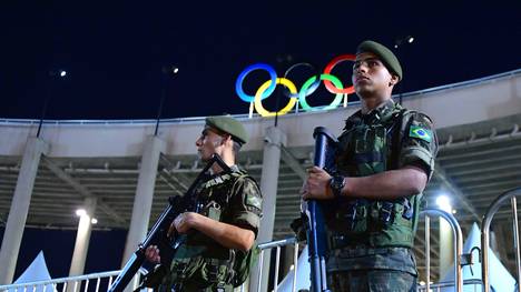 TOPSHOT-OLY-2016-RIO-OPENING-OUTSIDE-SECURITY