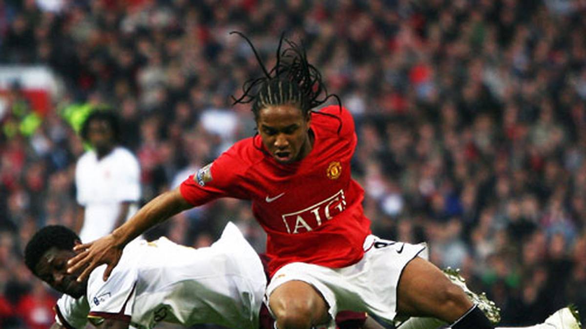 2008: ANDERSON (Manchester United) - Anderson galt als großes Versprechen. Als aufstrebender Mittelfeldmann wechselte der Brasilianer aus Portos Talentschmiede nach Manchester und überzeugte zunächst. Auf lange Sicht hin konnte er aber nur selten die Erwartungen erfüllen. Auch viele Verletzungen, darunter ein Kreuzbandriss, waren dafür verantwortlich