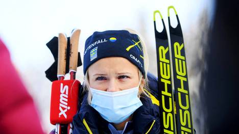 Während eines Interviews liefen Schwedens Langlauf-Star Frida Karlsson Tränen über die Wange