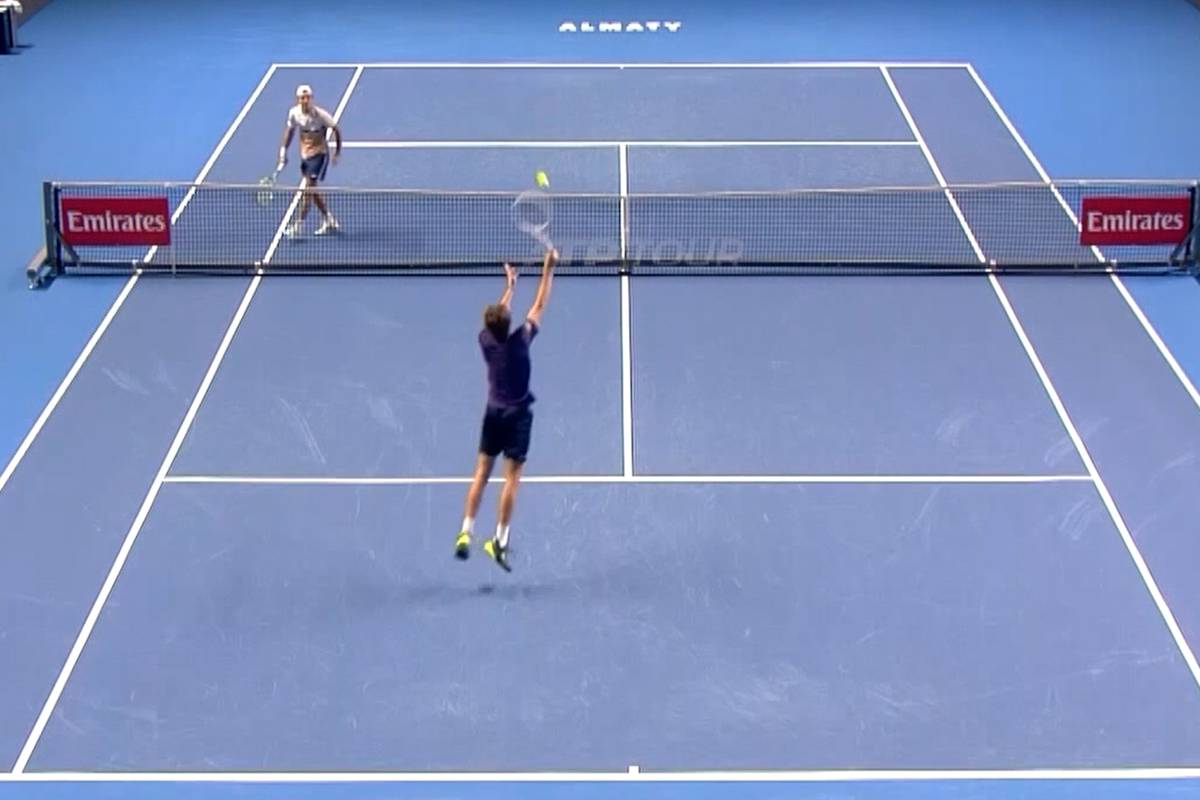 Glückliche Revanche: Medvedev fightet sich ins Viertelfinale