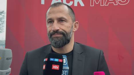 Hasan Salihamidzic zeigt sich vor dem Champions-League-Kracher gegen PSG amüsiert von der Frage, ob die Saisonziele bei einem Ausscheiden verfehlt wären. 