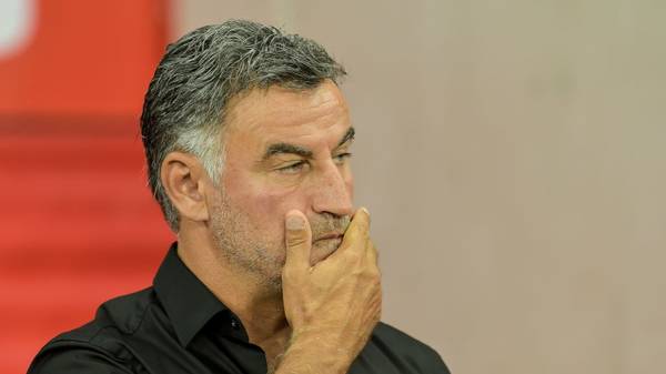 Lille's French head coach Christophe Galtier looks on during the French L1 football match between Lille Olympique Sporting Club (LOSC) and Saint-Etienne (ASSE) on August 28, 2019 at the "Pierre Mauroy" Stadium in Villeneuve d'Ascq, near Lille, northern France. (Photo by Philippe HUGUEN / AFP)        (Photo credit should read PHILIPPE HUGUEN/AFP/Getty Images)
