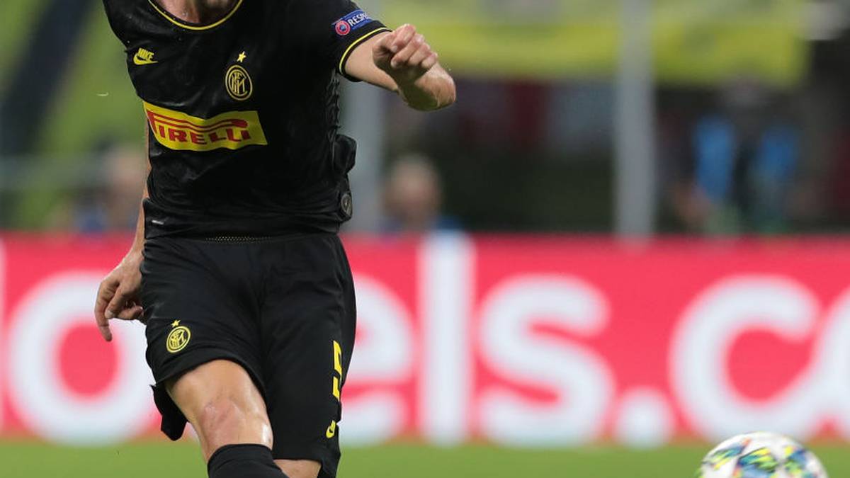 MITTELFELD - ROBERTO GAGLIARDINI: Der Ausfall des voll eingeschlagenen Neuzugangs Stefano Sensi (Adduktorenverletzung) stellt Inter-Trainer Conte im Mittelfeldzentrum vor ein Problem. Gagliardini hat wie auch Alternative Matías Vecino nicht Sensis Klasse, ist gerade unter Druck fehleranfällig