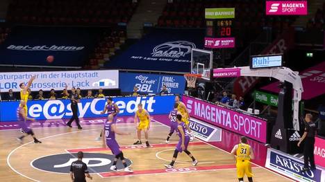 Pokalsieger ALBA Berlin ist beim Finalturnier der easycredit BBL souverän ins Halbfinale eingezogen und darf damit weiter vom ersten Titel seit 2008 träumen.