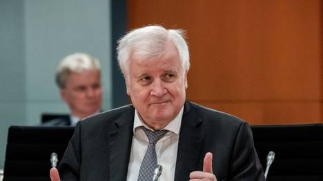 Innenminister Seehofer gratuliert Bach zur Wiederwahl