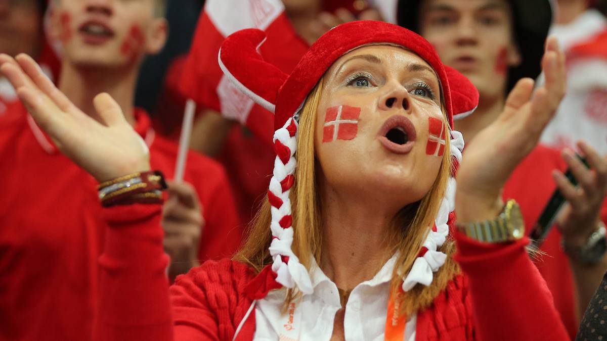 Jubeln dürfen auch die Fans aus Dänemark. Im nordeuropäischen Duell setzt sich der Vize-Weltmeister gegen Island durch