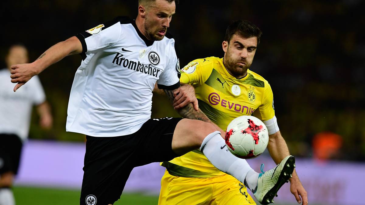EINTRACHT FRANKFURT - ABGÄNGE: Bastian Oczipka (Eintracht Frankfurt/7 Millionen), Haris Seferovic (Benfica Lissabon/ablösefrei), Heinz Lindner (Grasshoppers Zürich/ablösefrei), Furkan Zorba (VfL Osnabrück), Shani Tarashaj (FC Everton), Michael Hector (FC Chelsea), Guillermo Varela (Manchester United), Jesús Vallejo (Real Madrid/alle Leih-Ende)