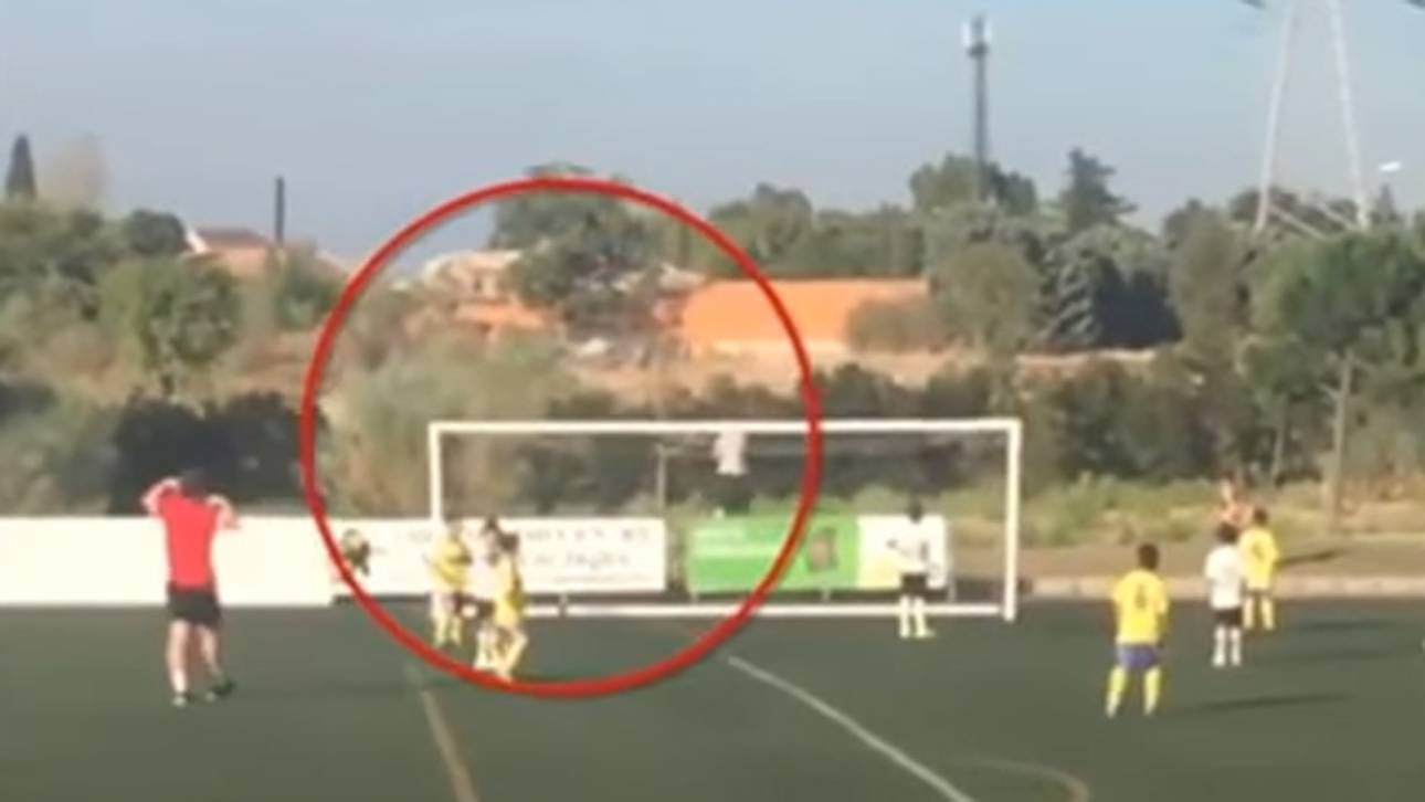 Ronaldo spielt Balljunge bei U8-Kick