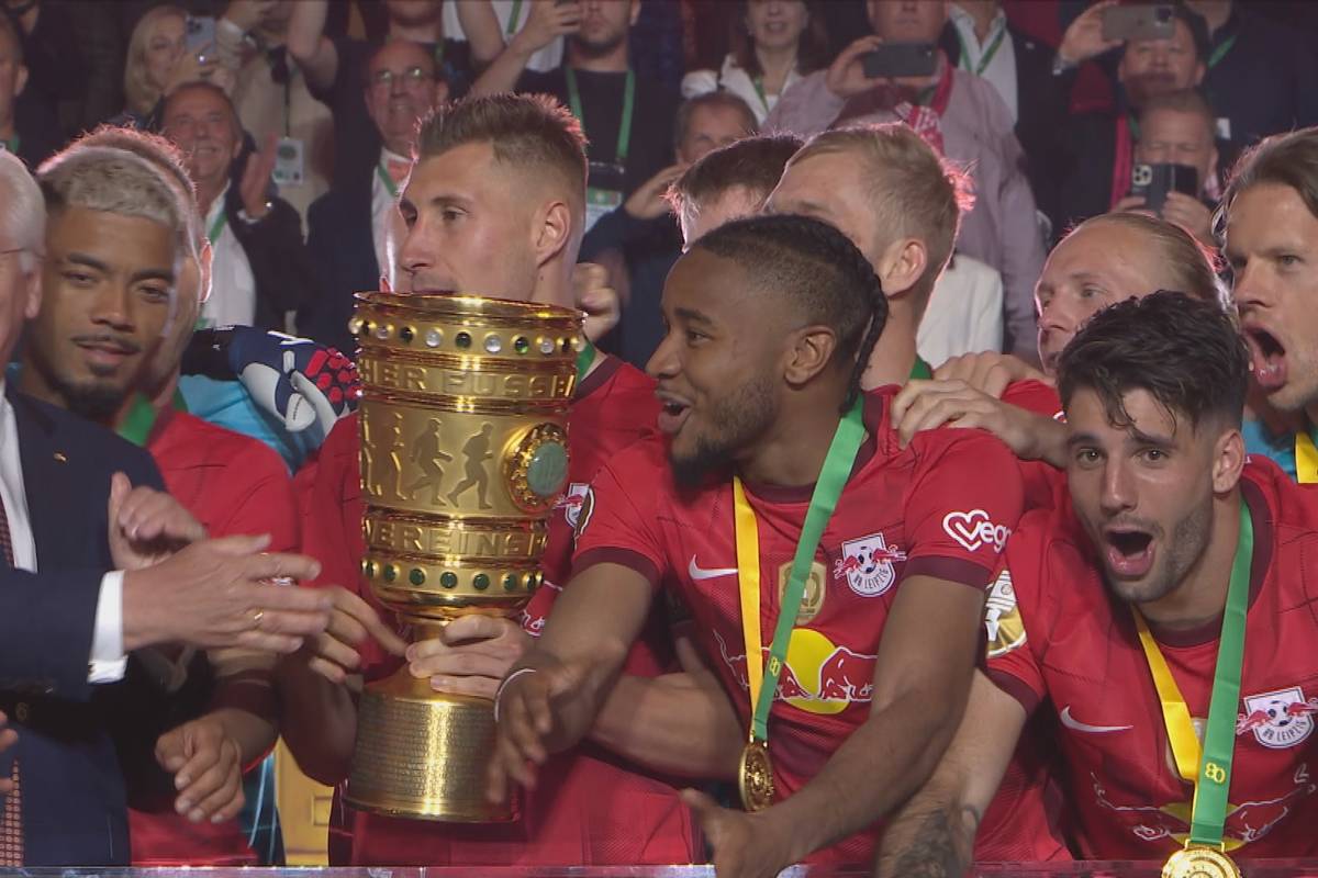 RB Leipzig hat den DFB-Pokal verteidigt. In einem ausgeglichenen Spiel fungiert ein Slapstick-Tor von Christopher Nkunku als Dosenöffner.