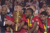 RB Leipzig hat den DFB-Pokal verteidigt. In einem ausgeglichenen Spiel fungiert ein Slapstick-Tor von Christopher Nkunku als Dosenöffner.