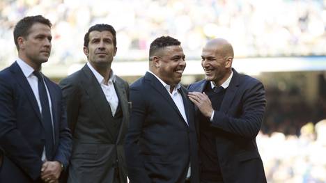 Ronaldo (2.v.r.) und Zinedine Zidane (r.) waren zur Zeit der "Galacticos" Teamkollegen bei Real