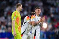 Die deutsche Nationalmannschaft überzeugt beim EM-Auftakt gegen Schottland auf ganzer Linie. Besonders die Zahlen von Toni Kroos lassen die Zuschauer ungläubig zurück. In Spanien beginnt man jetzt sogar zu betteln.