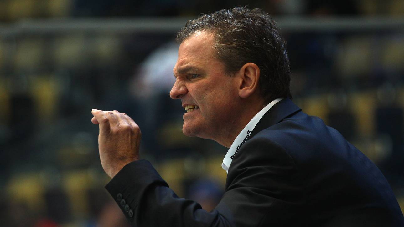 Playoff-Aus: Trainer droht Reporter