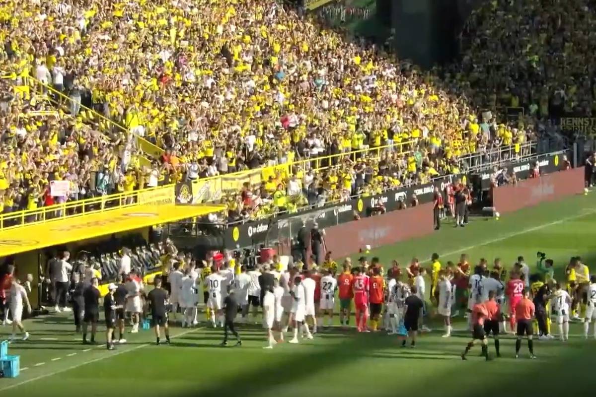 Borussia Dortmund hat Mats Hummels verabschiedet. Die Fans der Schwarz-Gelben sorgen für emotionale Bilder.