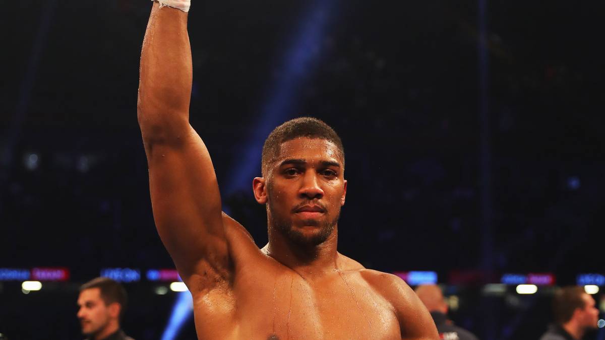 Inzwischen ist er aber an der Spitze des Profi-Boxens angelangt und gilt als der kommende Dominator seiner Sportart