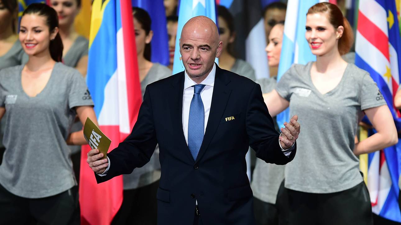Infantino will Gehalt offen legen
