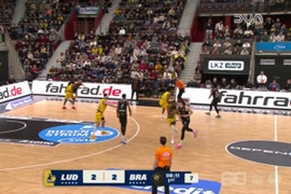 Spiel Highlights zu MHP RIESEN Ludwigsburg - Basketball Löwen Braunschweig