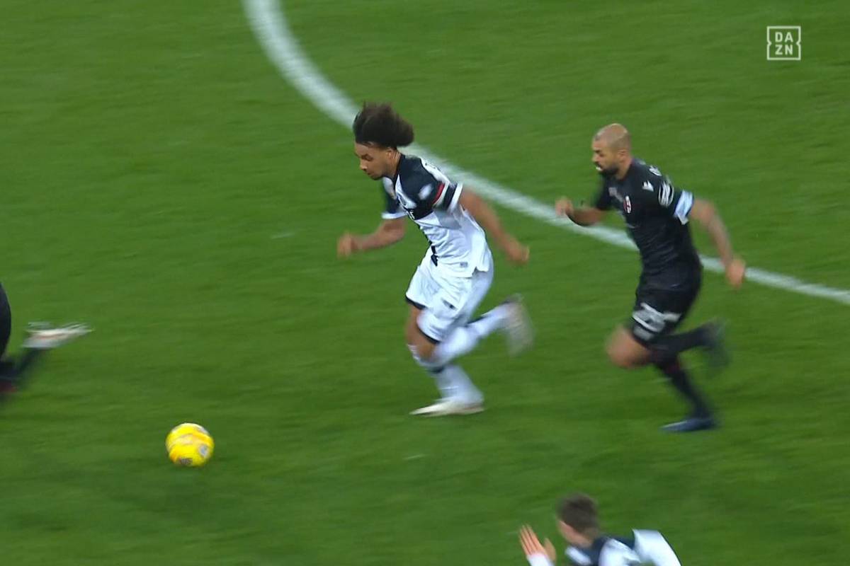 Slalomlauf beim Parma-Debüt: Hier macht Zirkzee auf sich aufmerksam